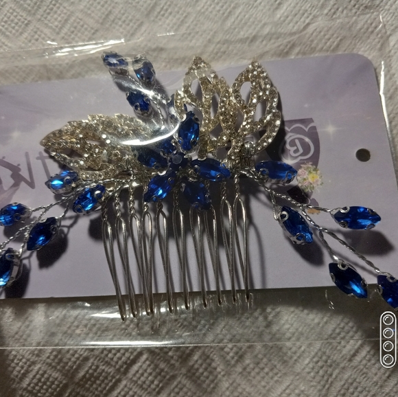Beautiful Blue Hair Comb - Picture 11 of 16